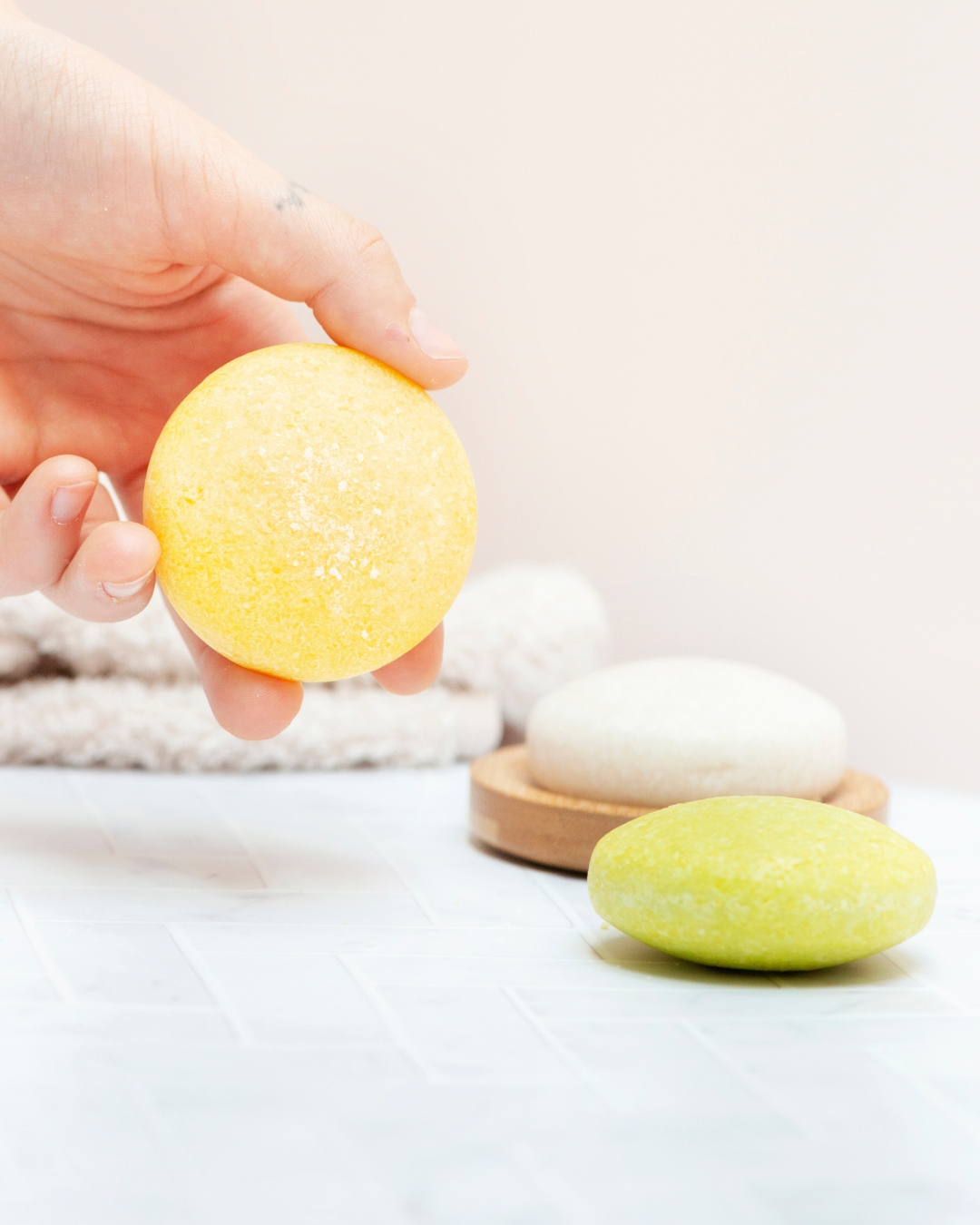 Solito Shampoo Solido Pomelo In Mano