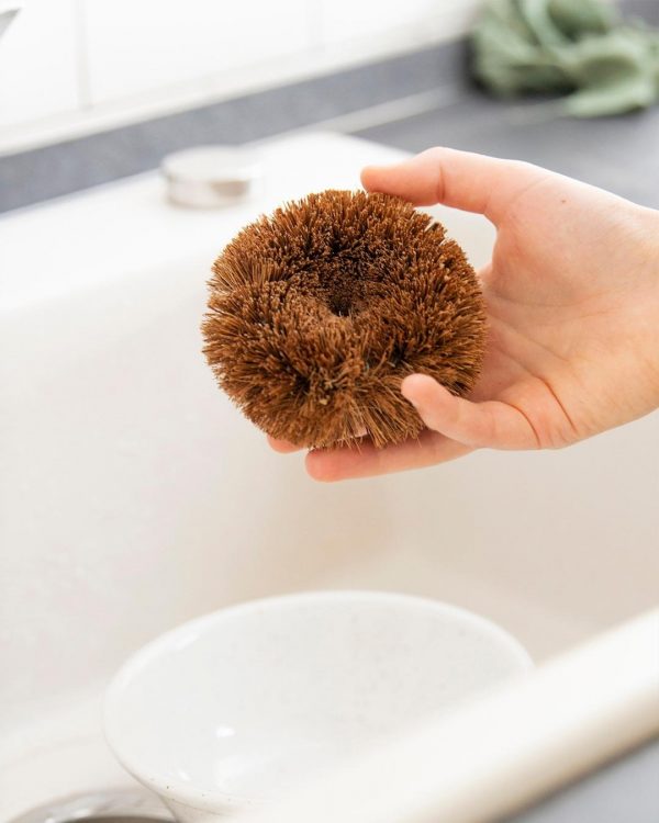 Ecococonut Set 2 Spazzole In Fibra Di Cocco In Utilizzo