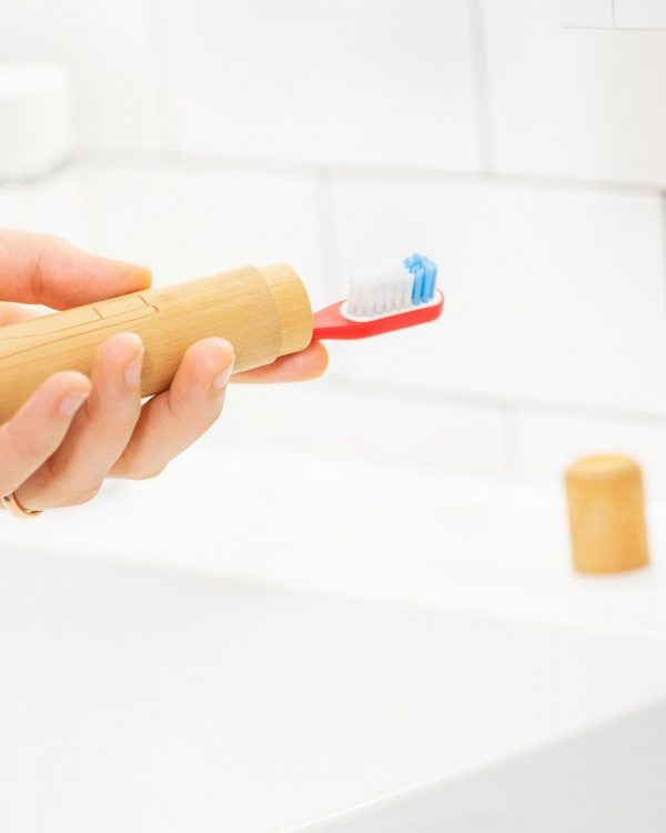 Hydrophil Custodia In Bambu Per Spazzolino In Utilizzo