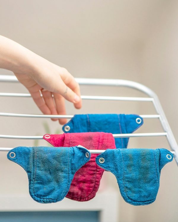 Ecofemme Assorbente Lavabile In Cotone Biologico Sullo Stendino