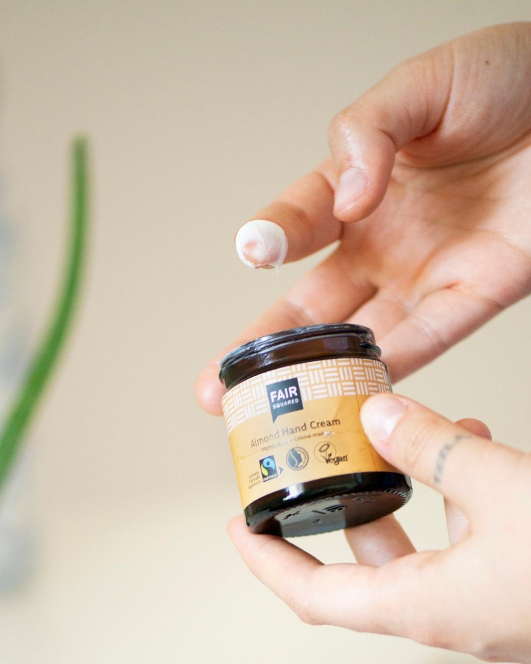 Fair squared crema mani texture