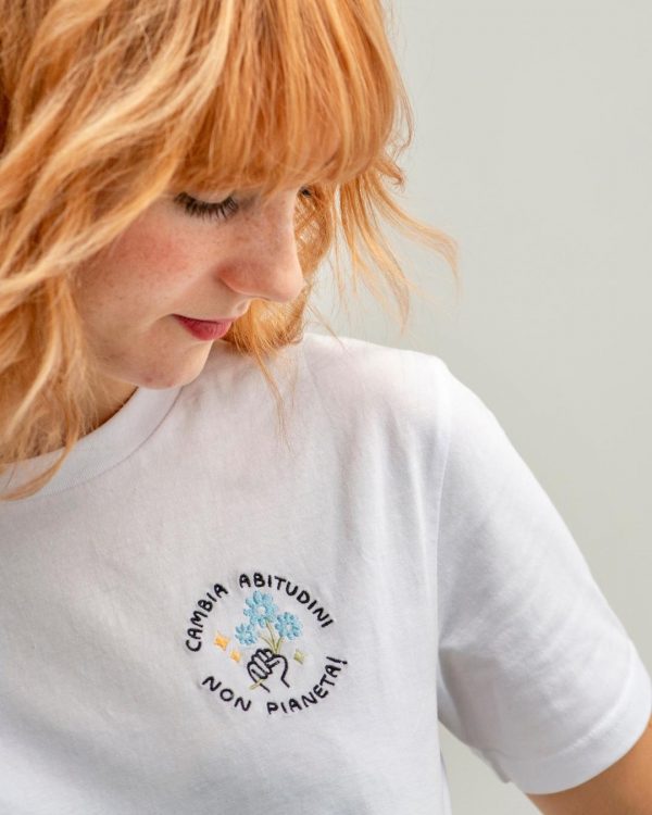 Homepage 7 Friendly Shop T Shirt Cambia Abitudini Non Pianeta Dettaglio Ricamo