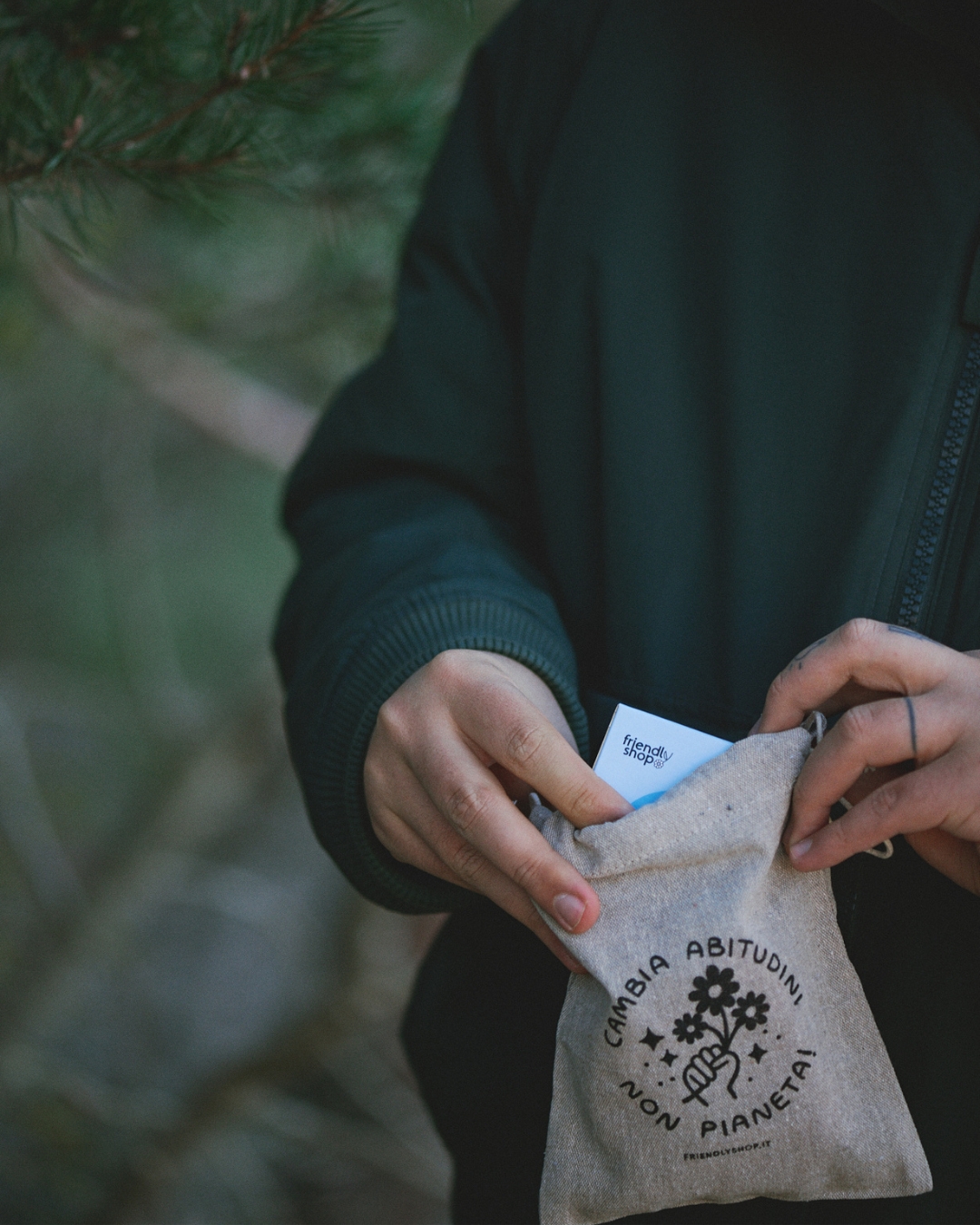 Sacchetto regalo cambia abitudini non pianeta con prodotto