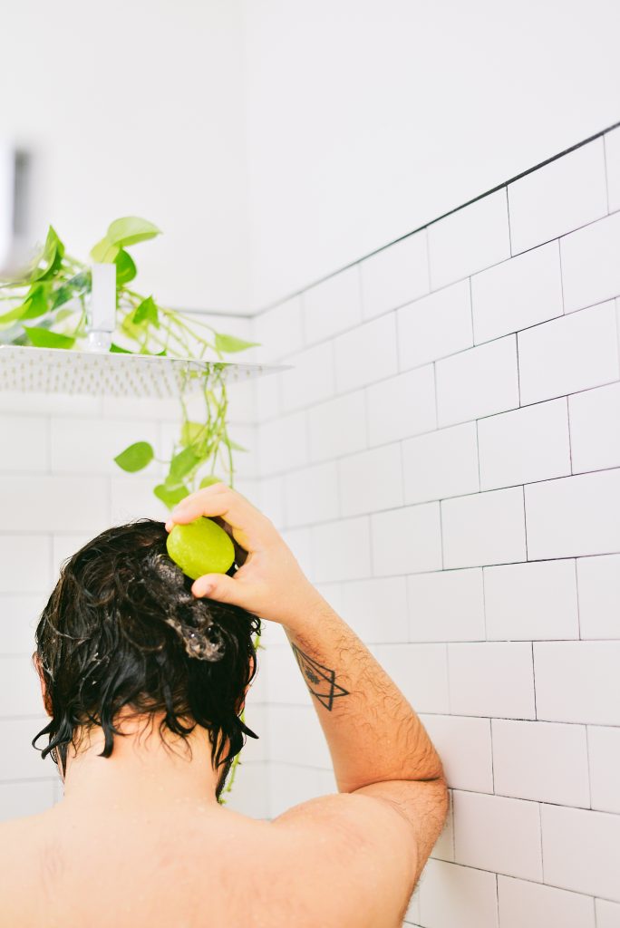 Come usare lo shampoo solido secondo passo