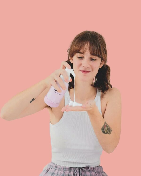 Neat. Mousse detergente mani ricaricabile